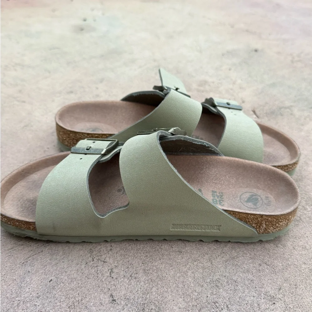 Birkenstock women’s Tan Sandals size 7.5 - Picture 3 of 6